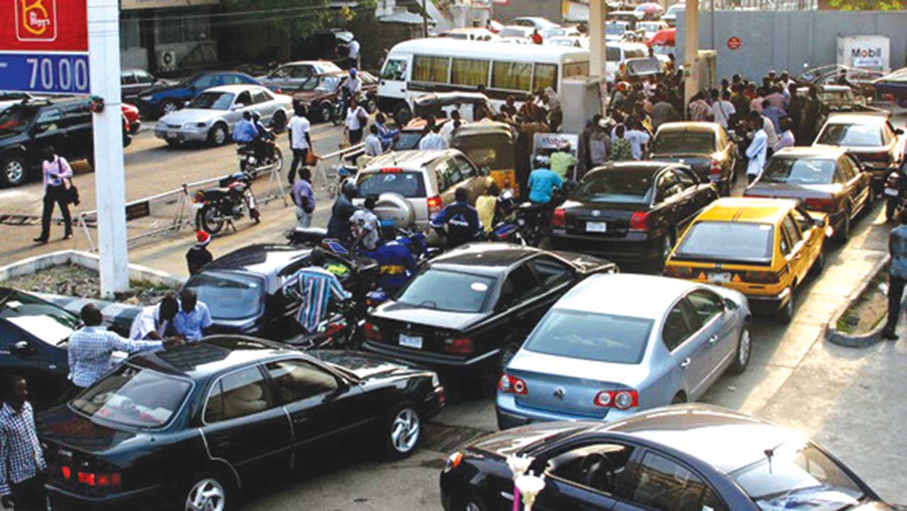 Commuters Groan, Filling Station Queue Compounds Lagos Traffic, as Fuel Scarcity Bites Harder